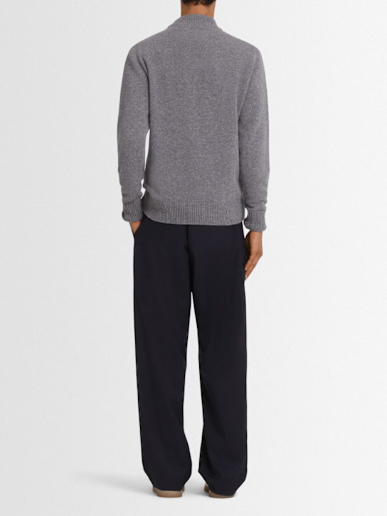 THE CORE: Wool knit funnel neck sweater