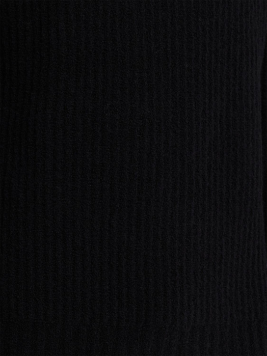 THE CORE: Wool English rib knit crewneck sweater