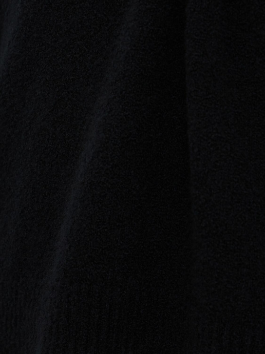 THE CORE: Wool knit crewneck sweater