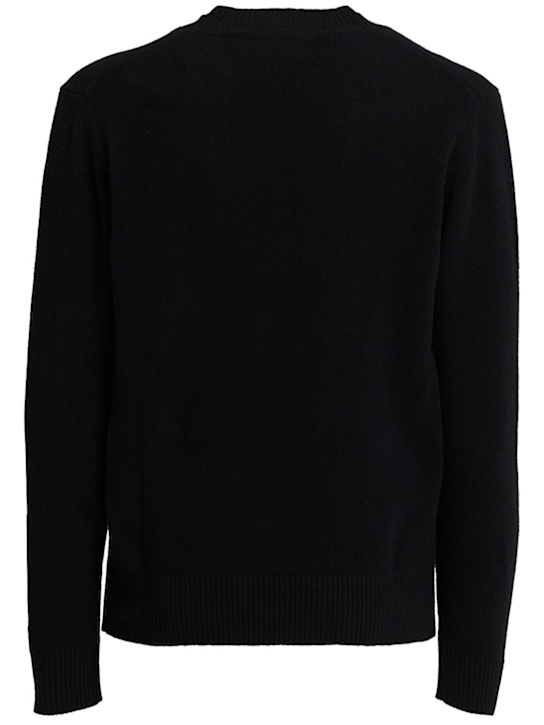 THE CORE: Wool knit V-neck sweater