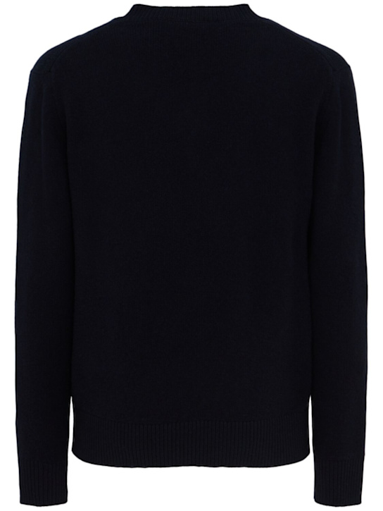 THE CORE: Wool knit V-neck sweater
