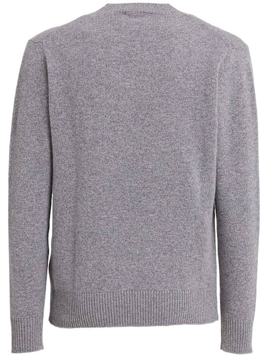 THE CORE: Wool knit V-neck sweater