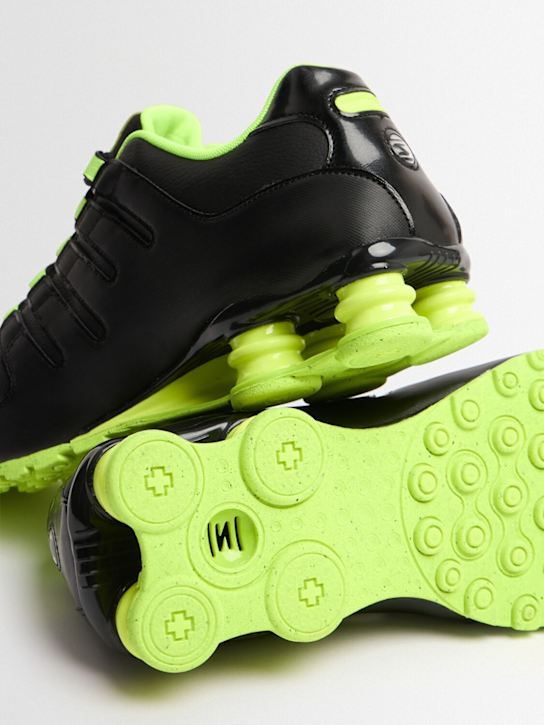 Nike: Sneakers Shox NZ