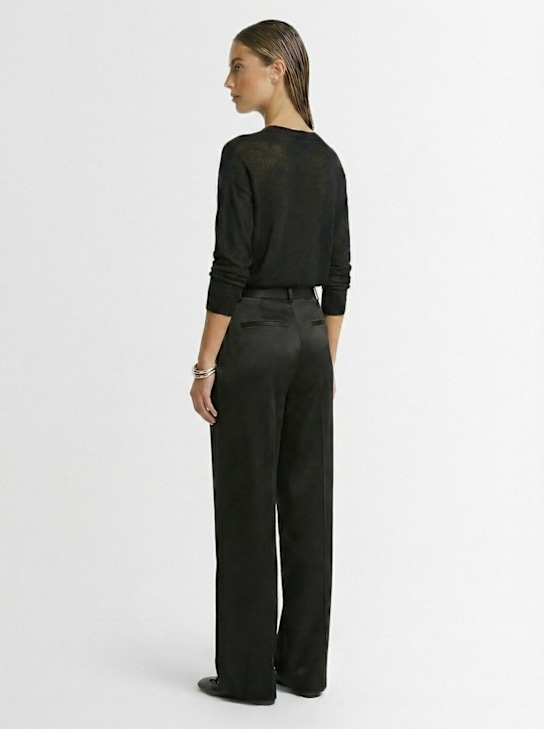 1929: Crew Neck Soffio Cashmere Sweater
