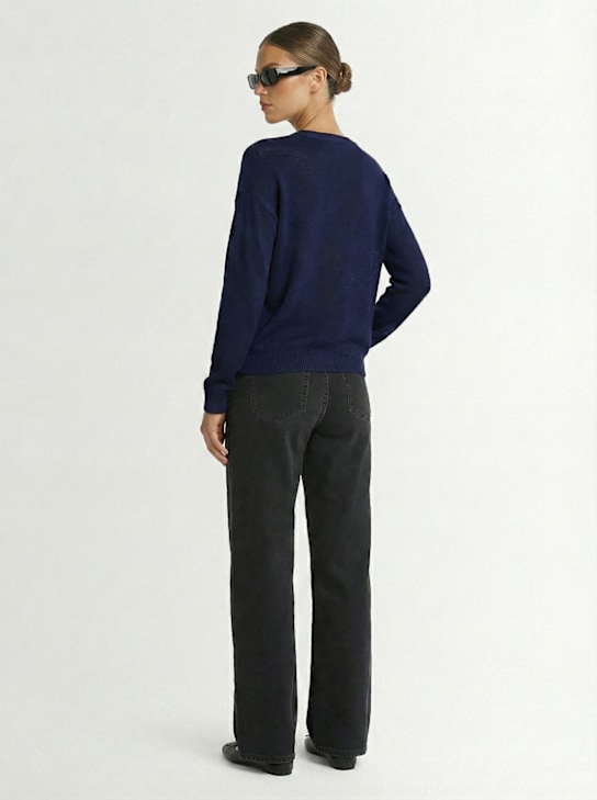 1929: Crew Neck Cashmere Softness Sweater