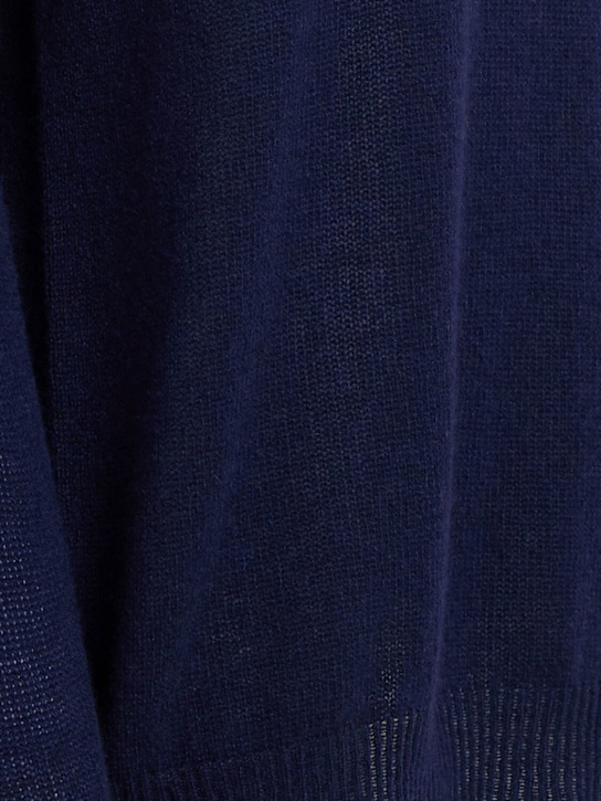 1929: Crew Neck Cashmere Softness Sweater
