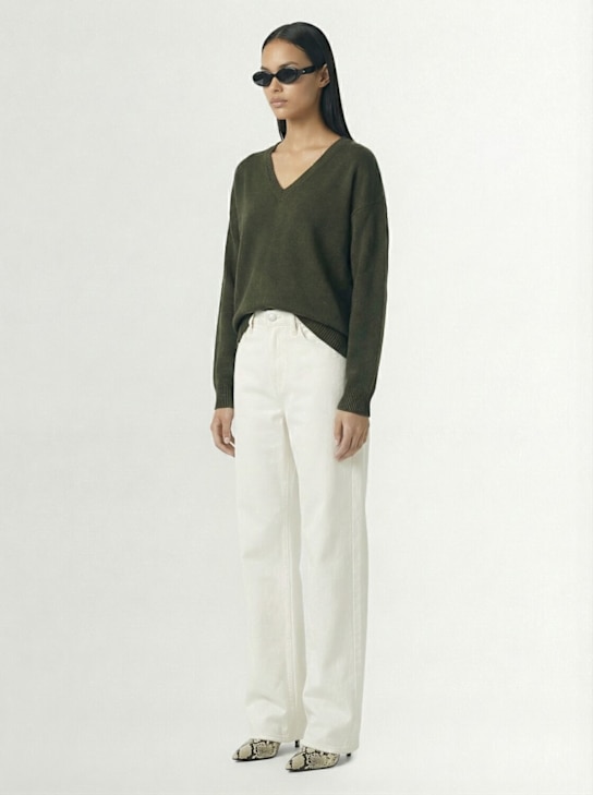 1929: Zefiro V-Neck Sweater in Eco-Cashmere