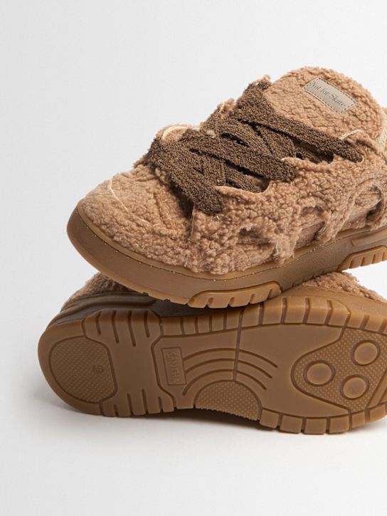 Santha: Sneakers Model 1