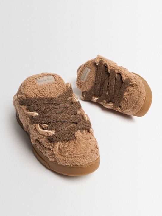 Santha - Sneakers Model 1