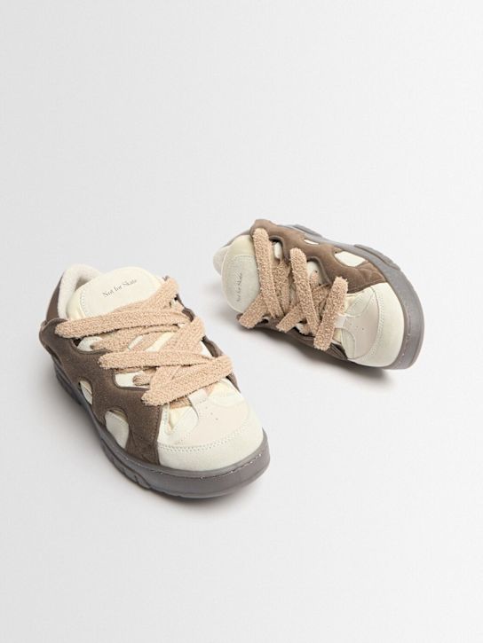 Santha: Sneakers Model 1