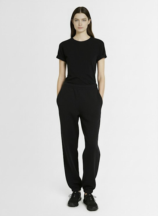 SKIMS: Seamless soft nylon t-shirt