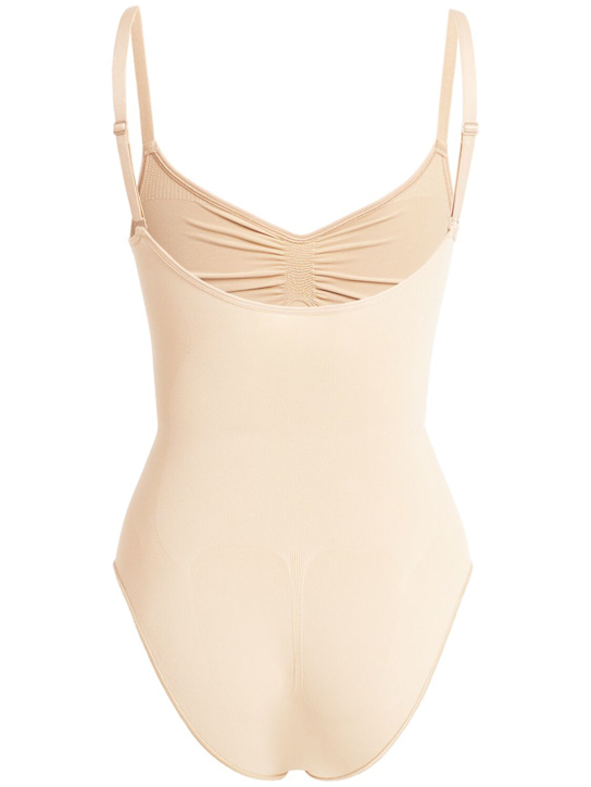 SKIMS: Seamless Sculpt Bodysuit
