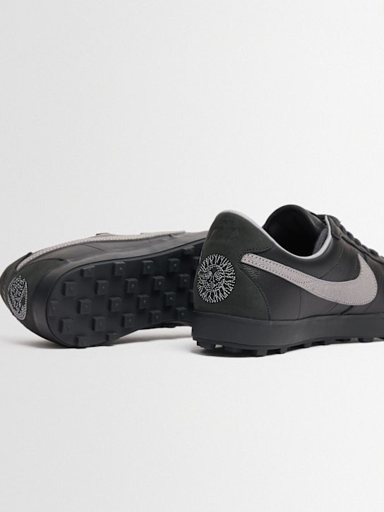 Nike: Sneakers Astrograbber