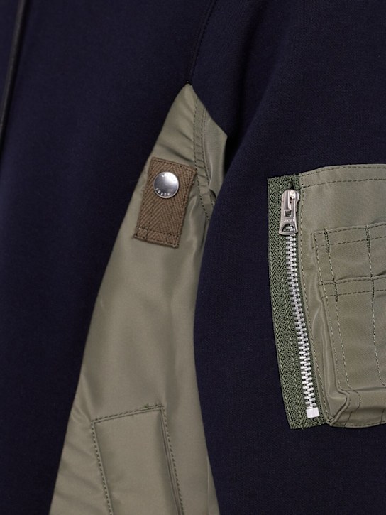 Sacai: Hoodie aus Fleece und Nylontwill