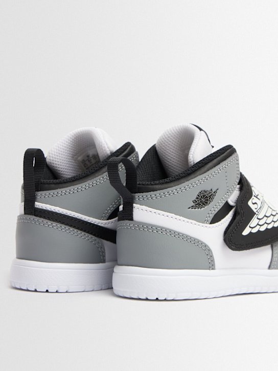 Jordan: Sky Jordan 1 Sneakers