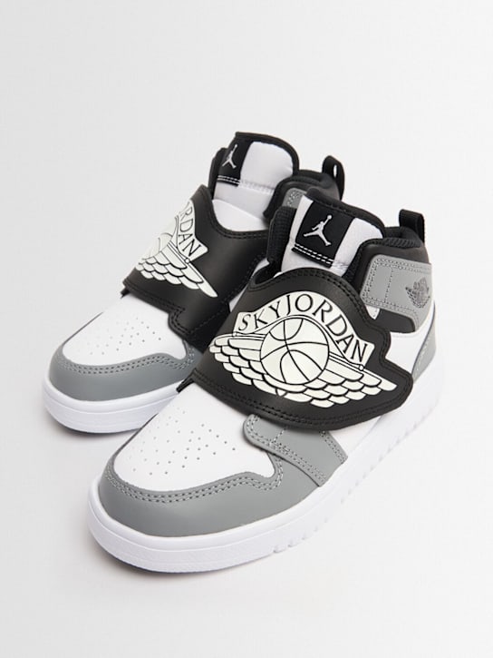 Jordan: Sky Jordan 1 Sneakers