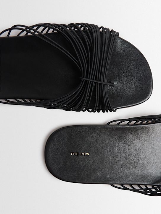 The Row: Flache Zehenstegsandalen „Sara“