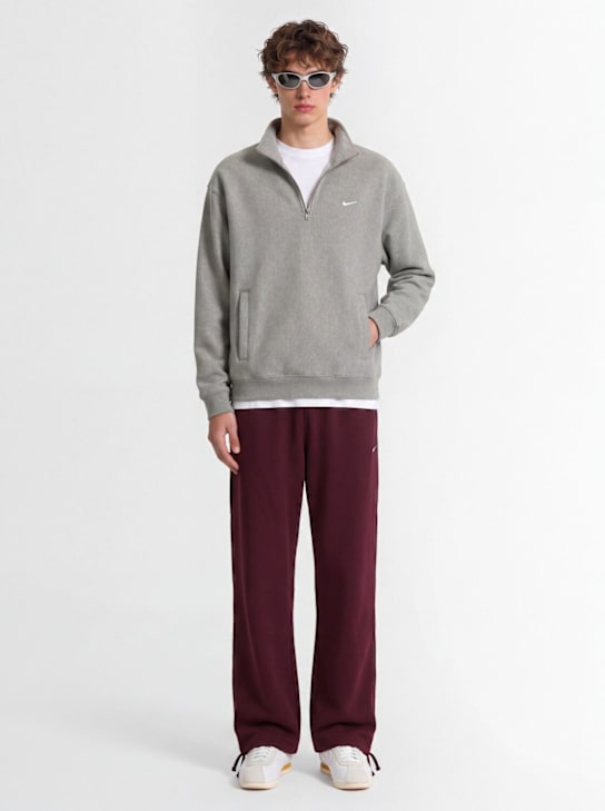 Nike - Pantaloni Solo Swoosh in felpa