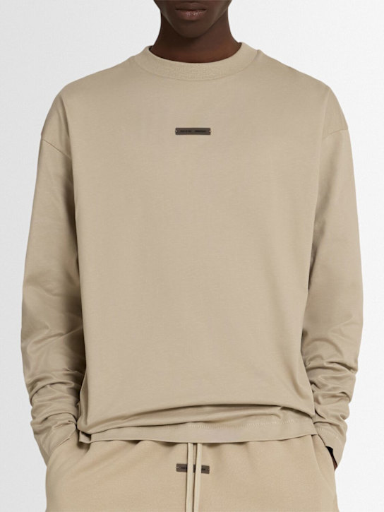 Fear of God ESSENTIALS: T-shirt classic fit a maniche lunghe