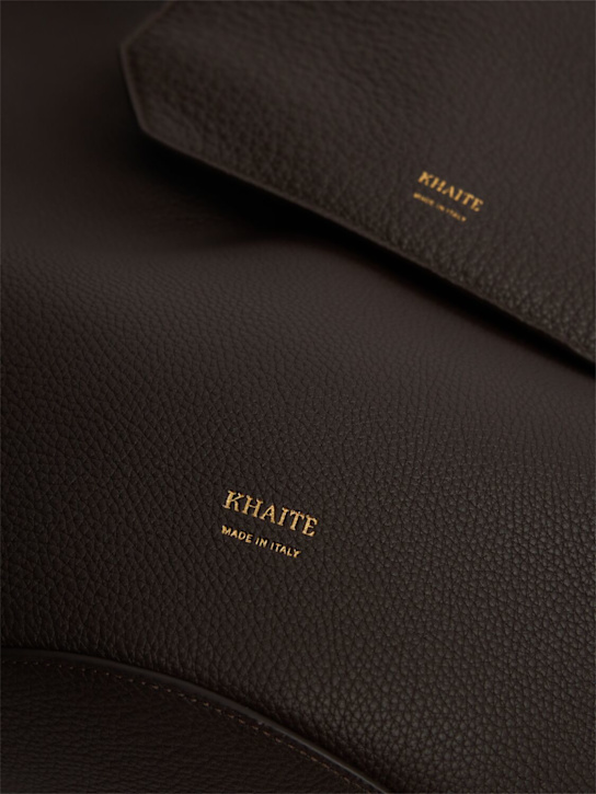 Khaite: Borsa media LVR Exclusive Lotus in camoscio