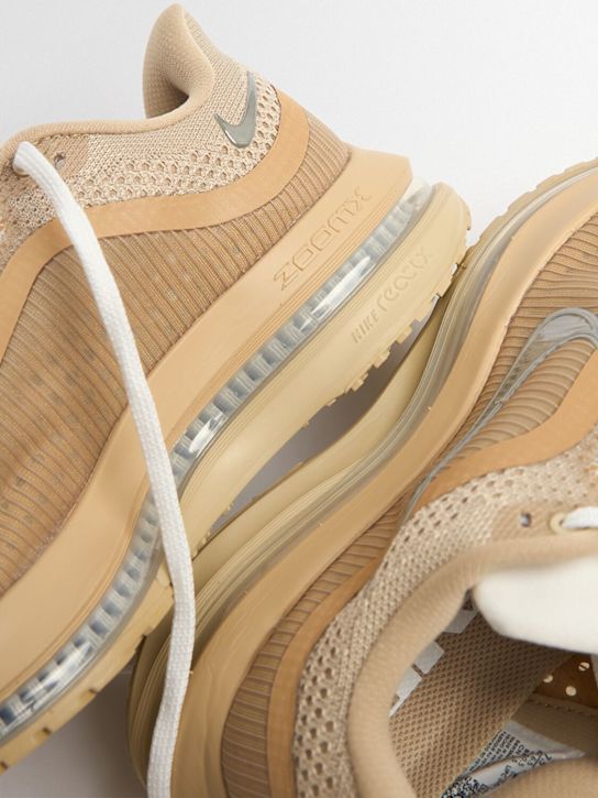 Nike: Pegasus Premium Sneakers