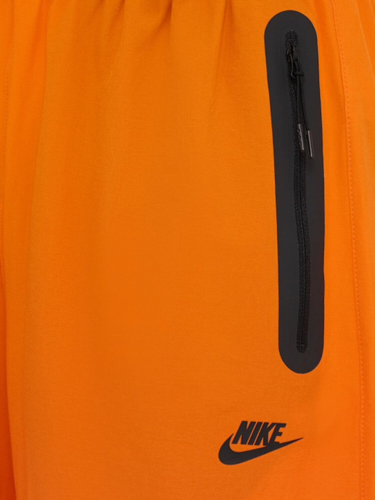 Nike: Pantaloni in techno