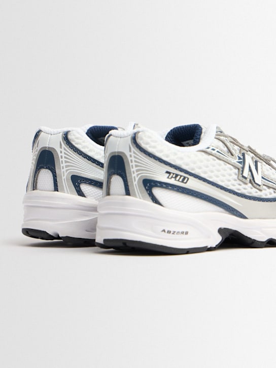 New Balance: Sneakers 740
