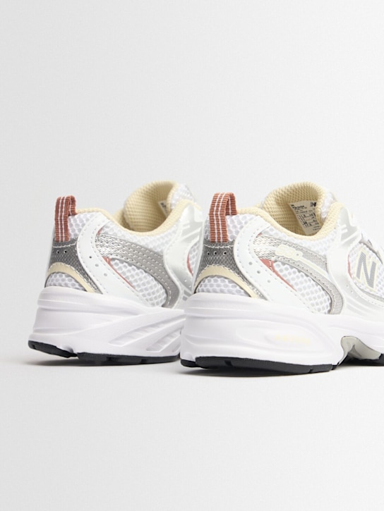 New Balance: Sneakers 530