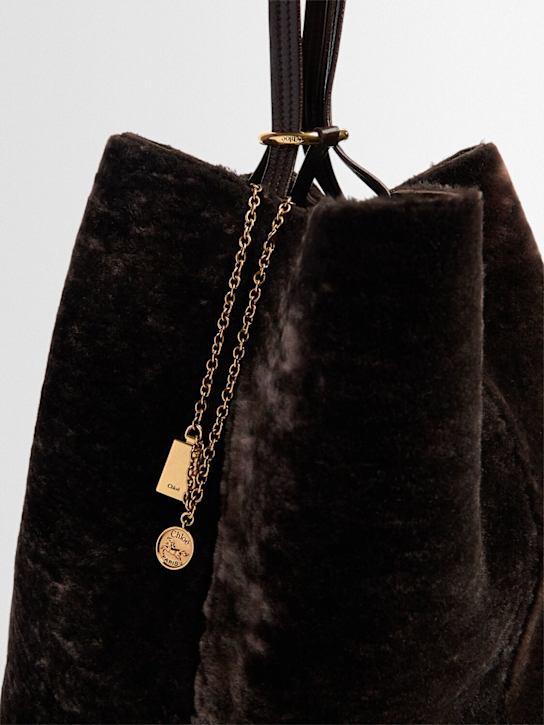 Chloé: Sac cabas en fausse fourrure Large Spin