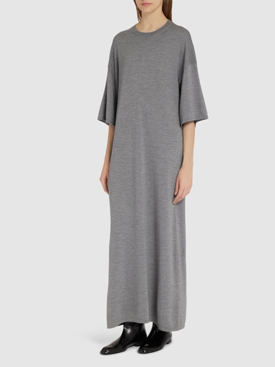 Khaite: Vestito lungo Bindi in lana