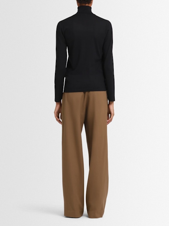 Annagreta: Pull-over col roulé en maille de laine Cloe