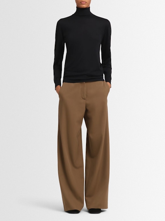 Annagreta: Pull-over col roulé en maille de laine Cloe