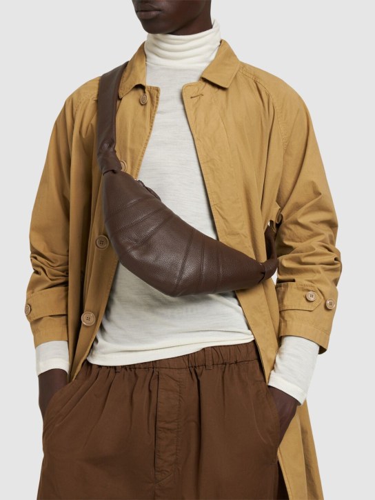 Lemaire: Kleine Tasche aus Narbleder „Croissant“