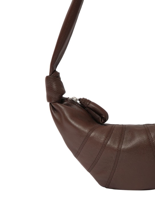 Lemaire: Kleine Tasche aus Narbleder „Croissant“