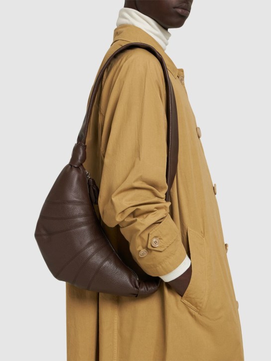 Lemaire: Kleine Tasche aus Narbleder „Croissant“