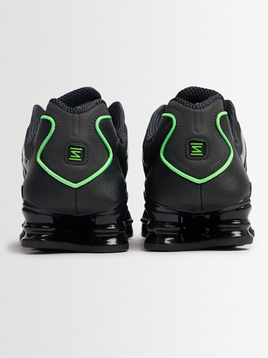 Nike: Baskets Shox TL