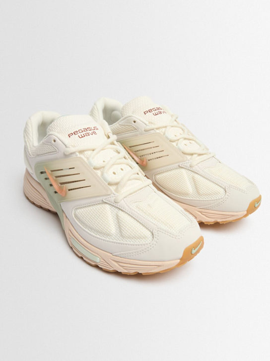 Nike: Sneakers Air Pegasus Wave SE