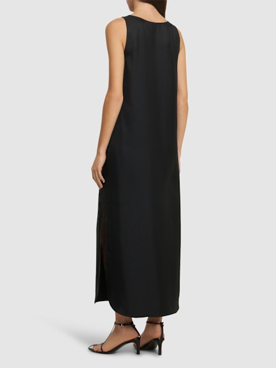 Loulou De Saison: Robe longue en soie à col rond Nada