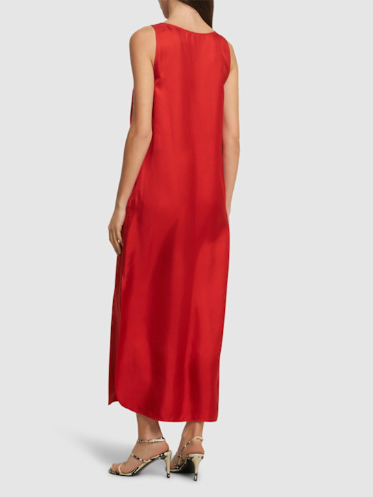 Loulou De Saison: Robe longue en soie à col rond Nada