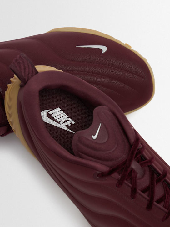 Nike: Sneakers Astra Ultra
