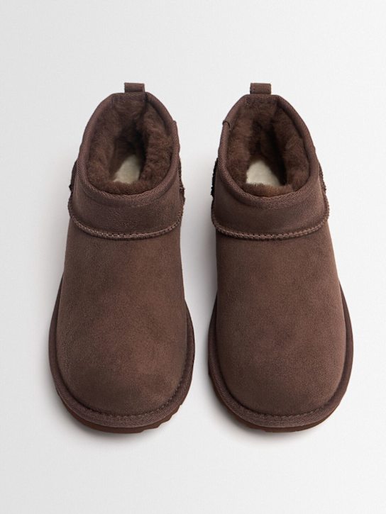 Ugg: 10mm hohe Shearlingstiefel "Classic Ultra Mini"
