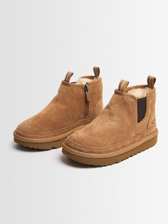 Ugg: Chelseastiefel aus Shearling „Neumel“