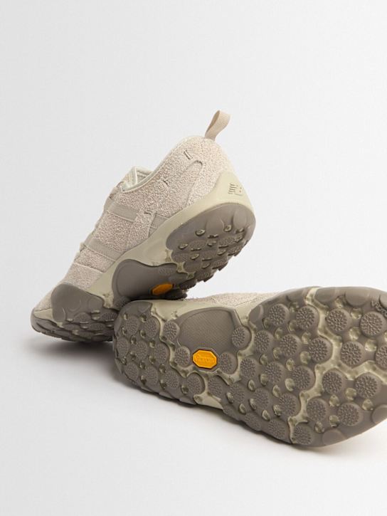 New Balance: Sneakers MT10