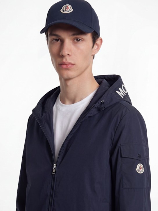 Moncler: Logo cotton gabardine baseball cap