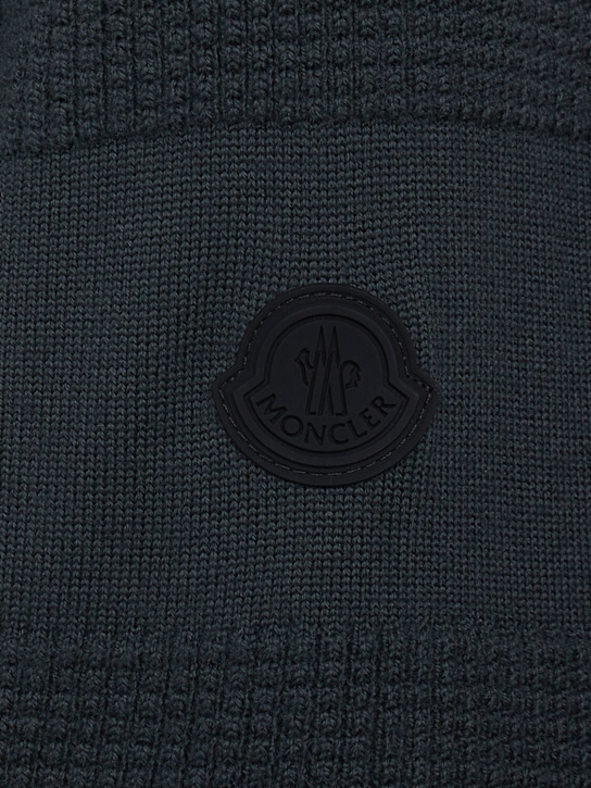 Moncler: Logo virgin wool sweater