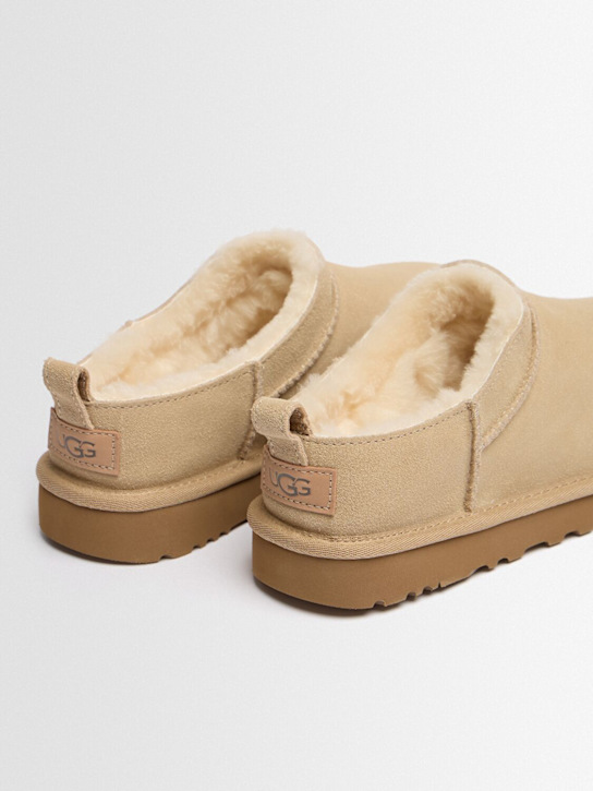 Ugg: Shearlingstiefel „Classic Micro“