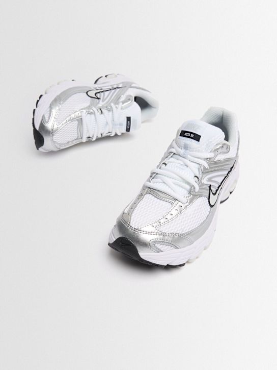 Nike - Air Max Moto 2K sneakers