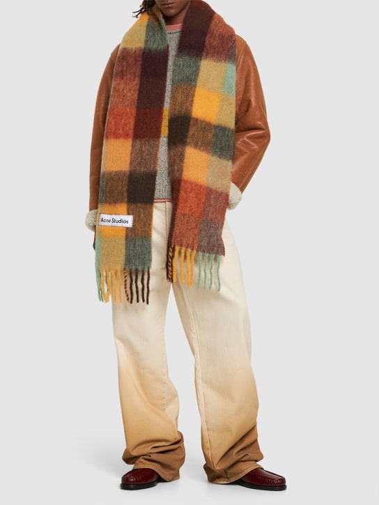 Acne Studios: Écharpe en alpaga mélangé Vally