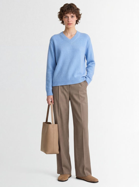 AMIYA - Nevia cashmere v-neck sweater