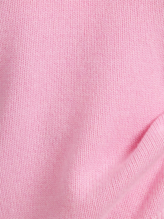 AMIYA: Nevia cashmere v-neck sweater